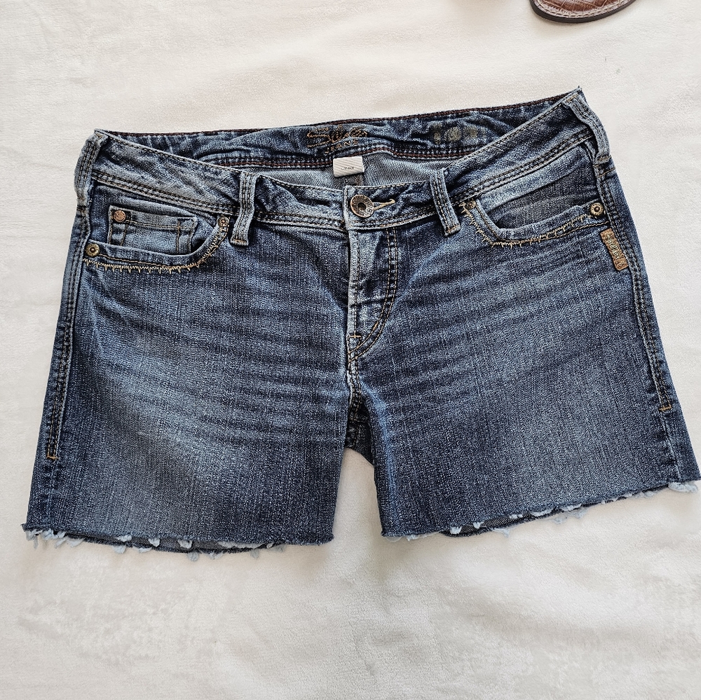 EUC Silver Jeans Co. Suki Curvy Fit Mid Rise Short 31/31